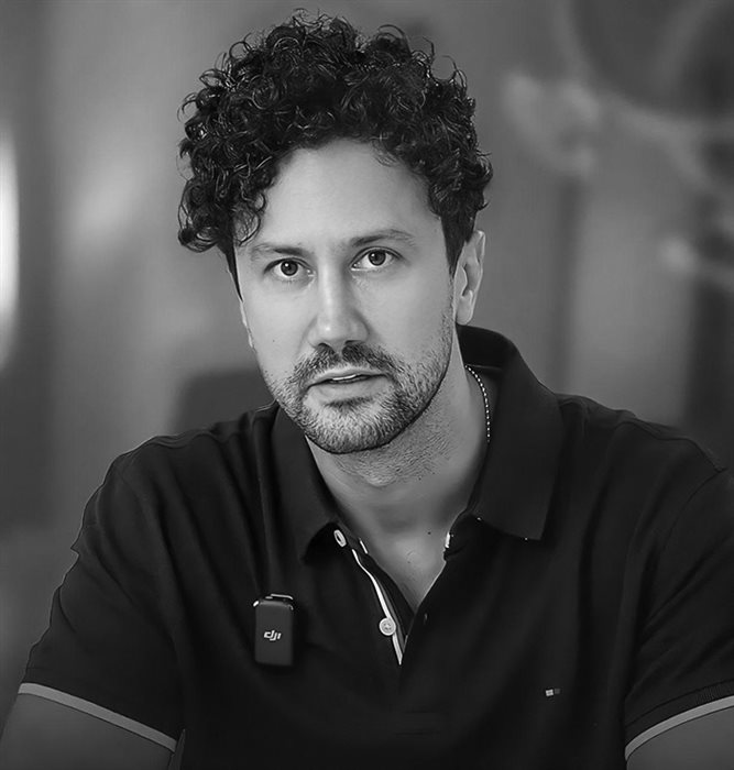 شاهرخ استخری